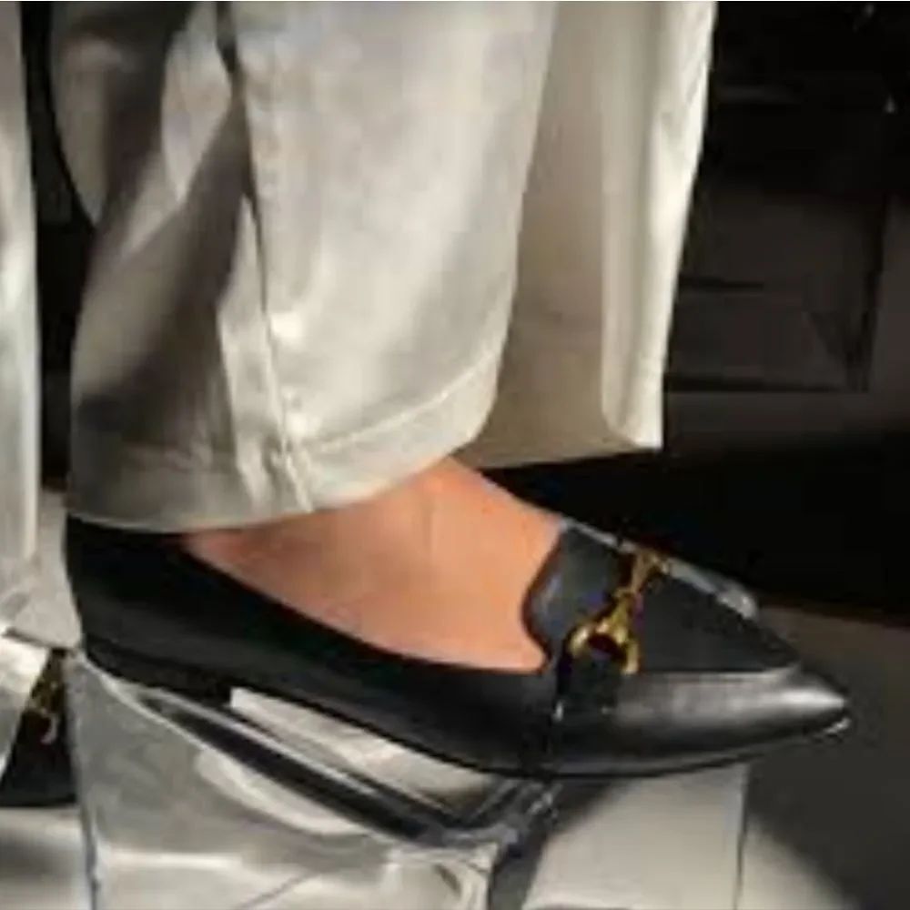 BRAND NEW REPORT RAYDER LOAFERS WITH GOLD DETAIL DESIGN FLAT